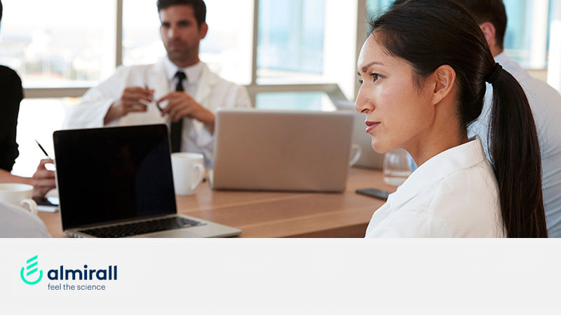  reunión de trabajo en una farmacéutica