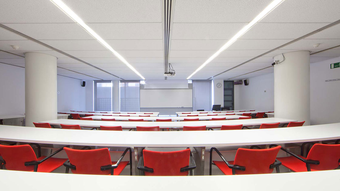 Amphitheatre [105m2]. Can accommodate 65 people